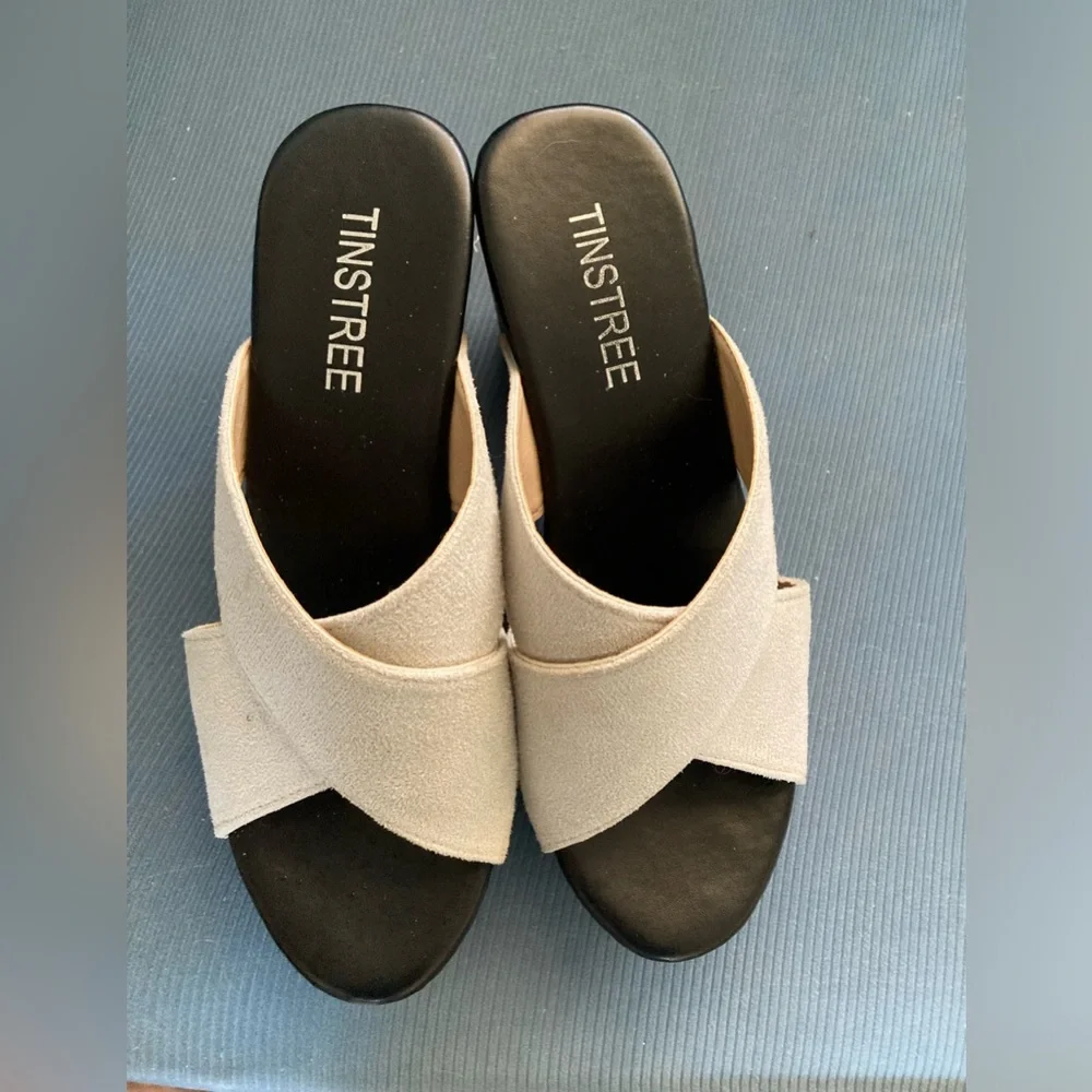 NWOB-TINSTREE Cross-Strap design 3”  Heel Sandals-White, Comfortable